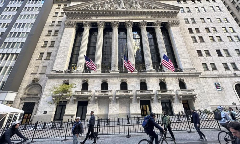 Wall Street: Συγκρατημένα αισιόδοξη - 7ο ρεκόρ για τον Dow Jones